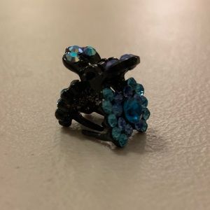 NWOT Blue Crystal Clip